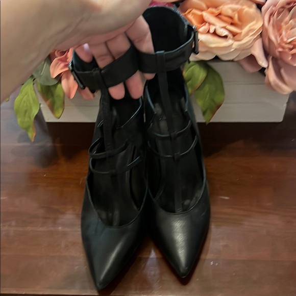 Marciano Leather Elegant Black Strappy Women's Shoes - Picture 2 of 9